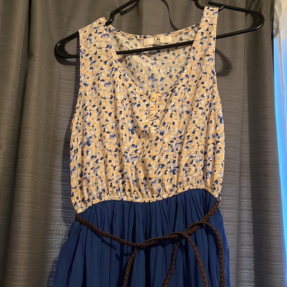 Sleeveless knne-length dress - Picture 2 of 3